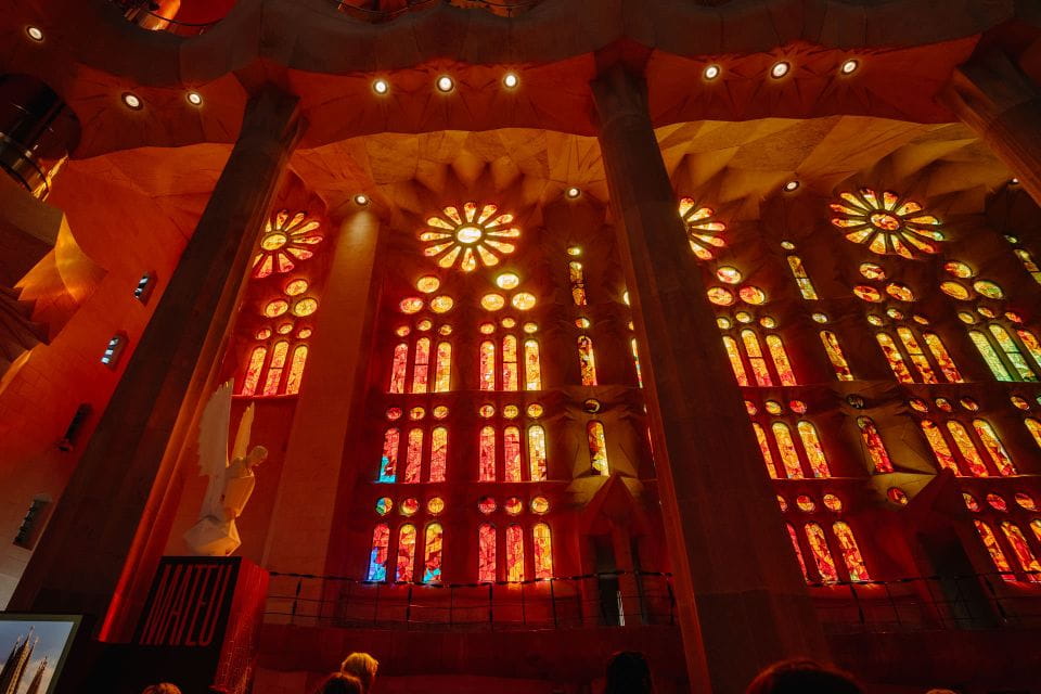 Barcelona: Sagrada Familia Tour W/Skip-The-Line Entry Ticket - Experience Highlights