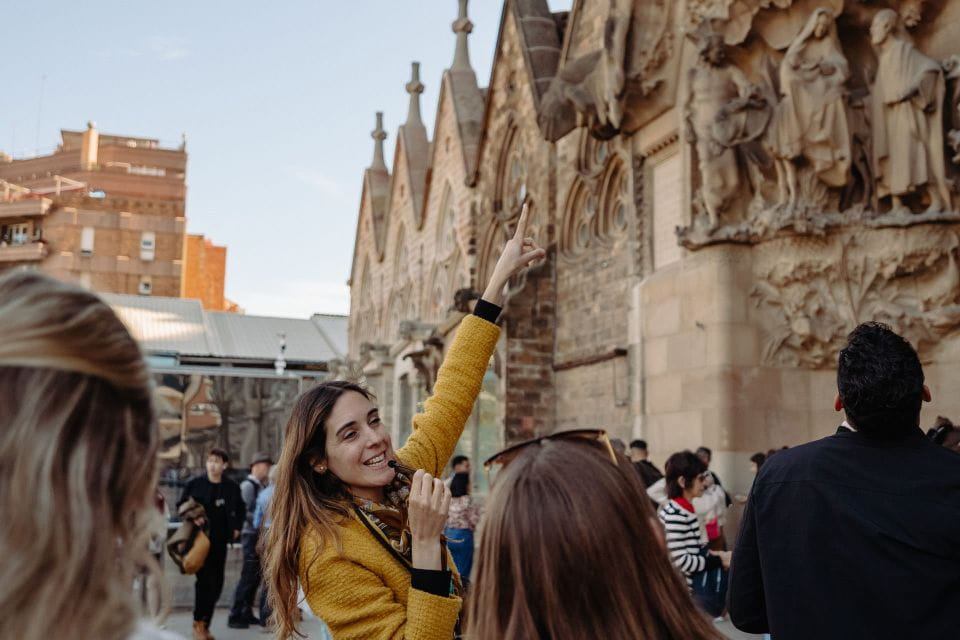 Barcelona: Sagrada Familia Tour W/Skip-The-Line Entry Ticket - Accessibility Considerations