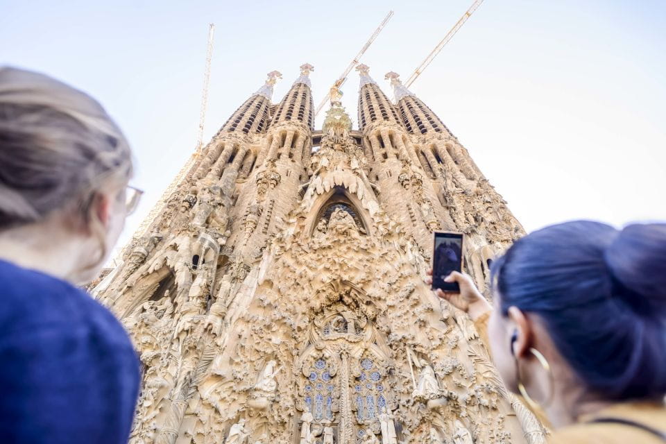 Barcelona: Sagrada Familia Tour With Optional Tower Access - Key Points