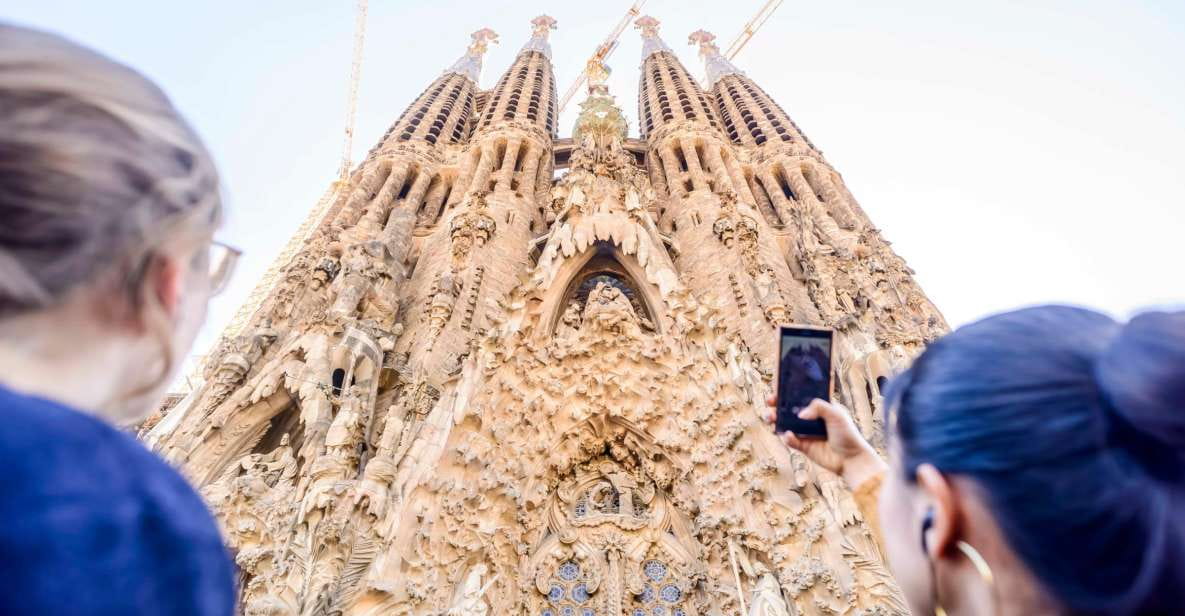 Barcelona: Sagrada Familia Tour With Optional Tower Access - Tour Experience