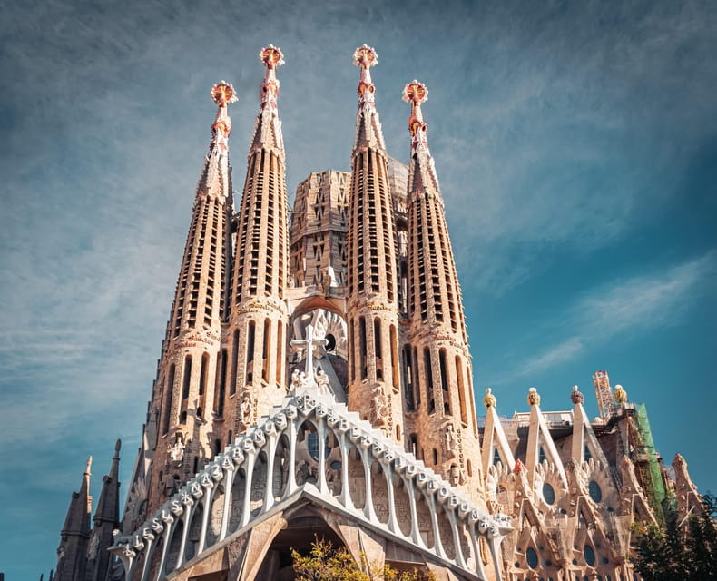 Barcelona: Sagrada Familia Tour With Tower Access Option - Experience Highlights