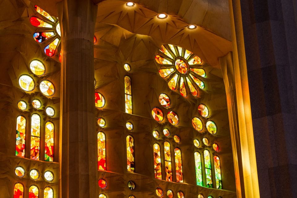 Barcelona: Sagrada Familia Tour With Tower Access Option - Tour Duration and Pricing