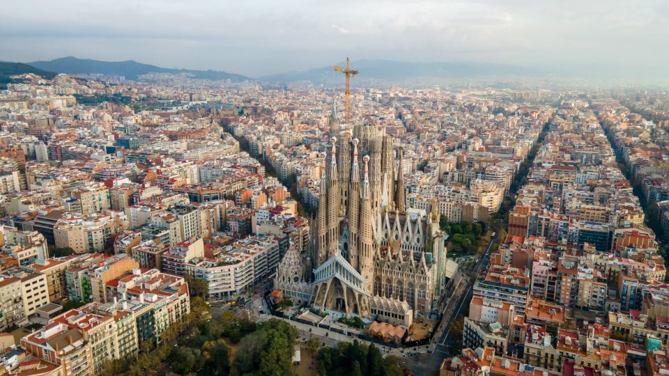 Barcelona: Sagrada Familia Tour With Tower Access Option - Accessibility and Recommendations