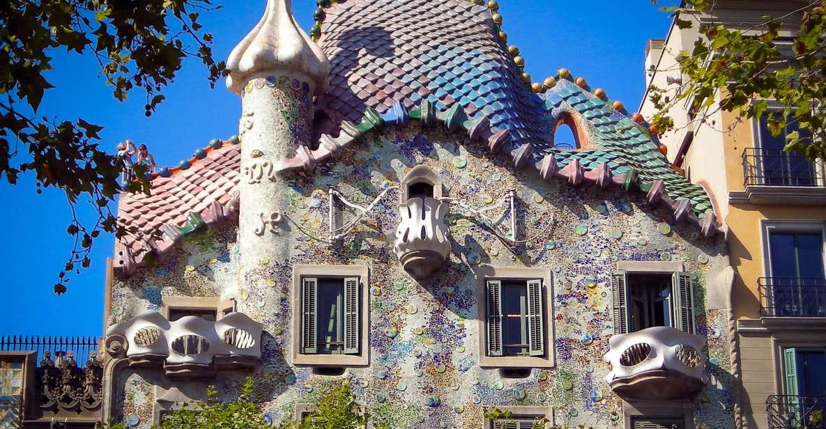 Barcelona: Sailing Trip, Sagrada Familia, and Casa Batlló - Languages and Tour Guide