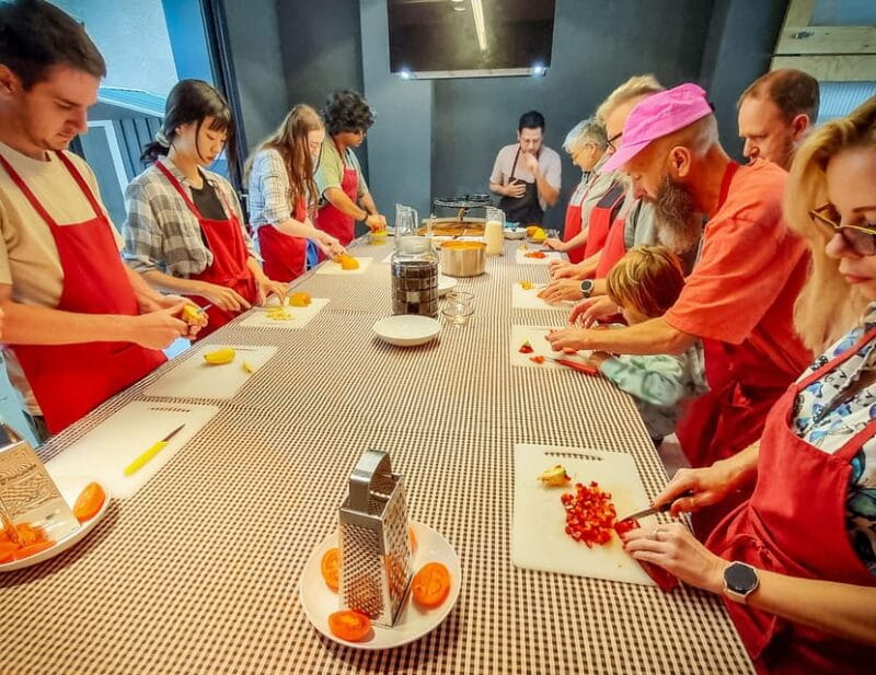 Barcelona: Seafood Paella Maestro & Tapas & Sangria - FAQ