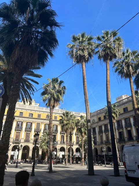 Barcelona: Self-Guided Highlights & History Walking Tour - Tour Features and Benefits