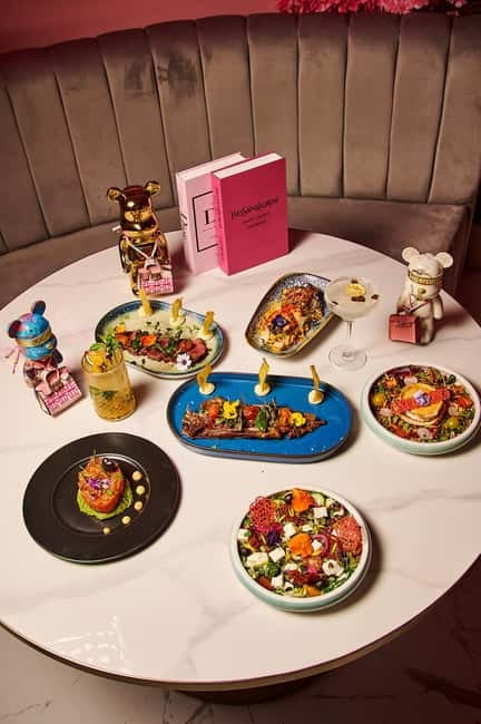 Barcelona: Sensory Dinner Signature Cocktail and Live Show - Signature Cocktails: Cheers to Creativity