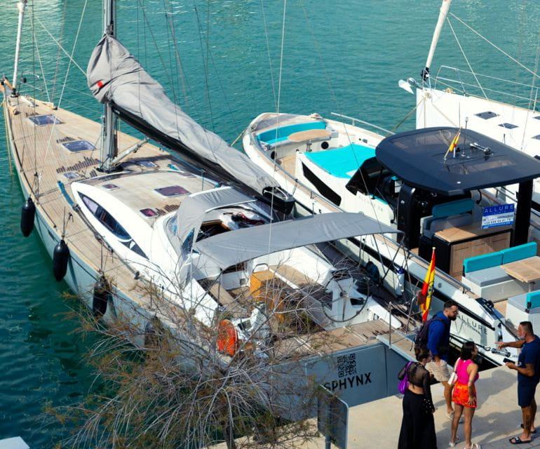 Barcelona: Sunset or Afternoon Yacht Cruise With Drinks - Unique Experiences Offered