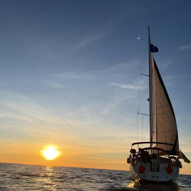Barcelona Sunset Sailing with Yacht Sashi - An In-Depth Look at the Barcelona Sunset Sailing with Yacht Sashi