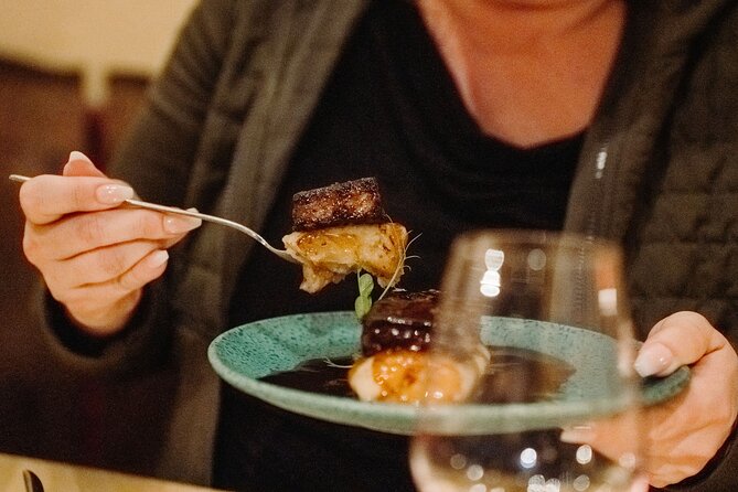 Barcelona: Tapas & Wine Early Evening Small Group Tour - Key Points