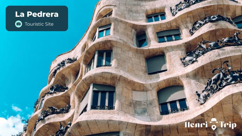 Barcelona: The Ultimate Digital Guide - Essential Items to Pack