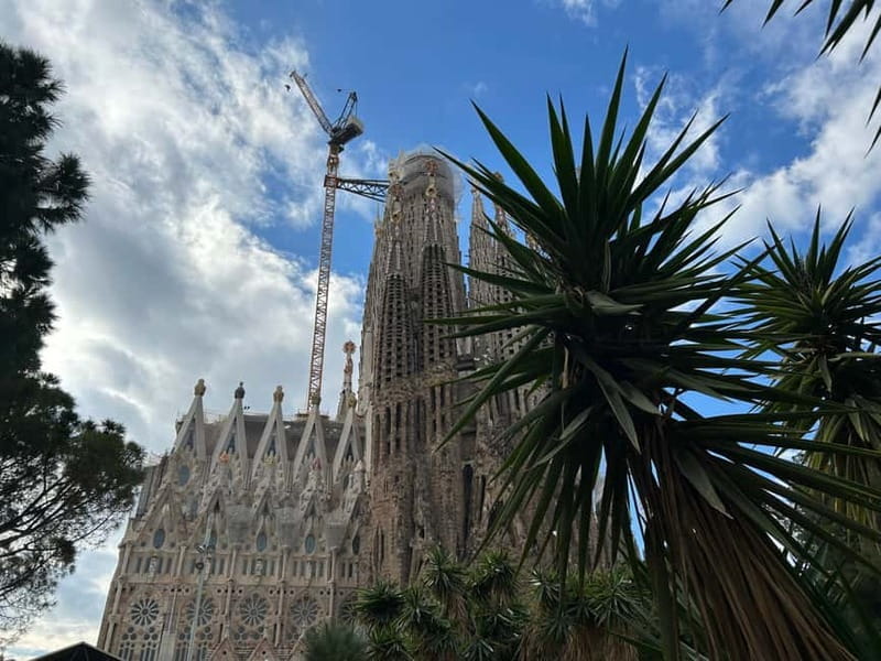Barcelona: Top Sights by Bike Tour - Exploring Barcelona’s Iconic Landmarks and Hidden Gems