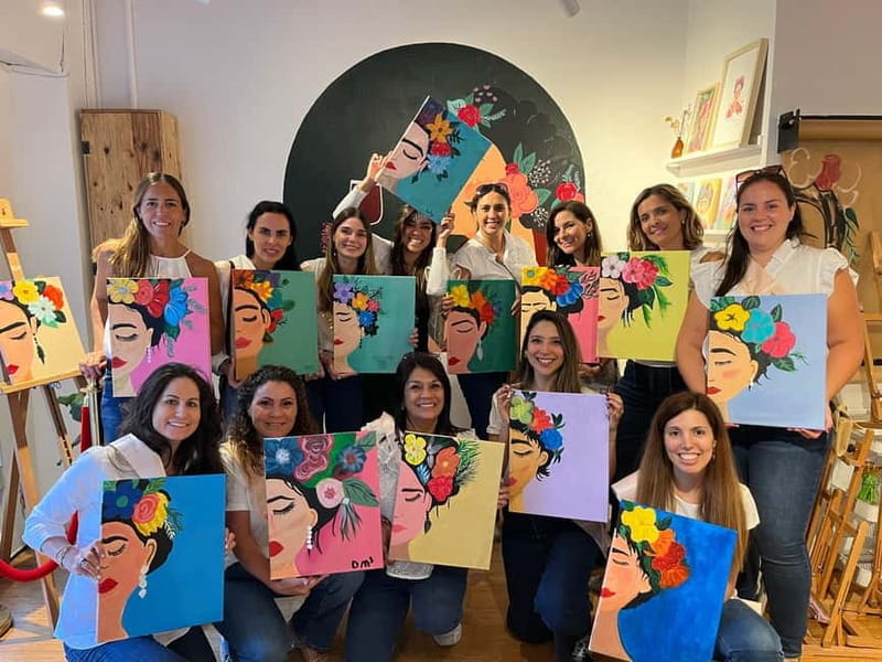 Barcelona: Vino, Pintura, Música y Diversión! Sip & Paint - Who Is This Experience Best Suited For?
