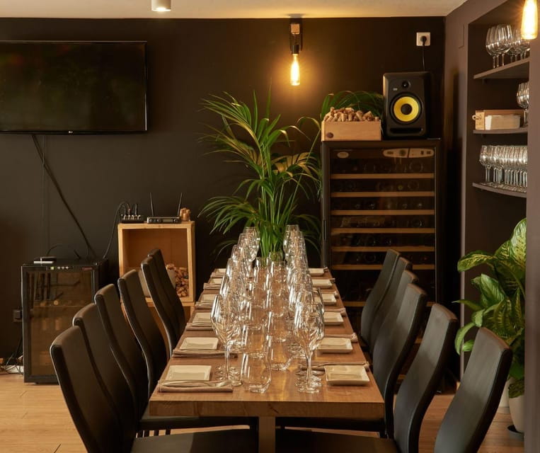 Barcelona: Wine Tasting and Tapas 5-Course Pairing Dinner - Key Points