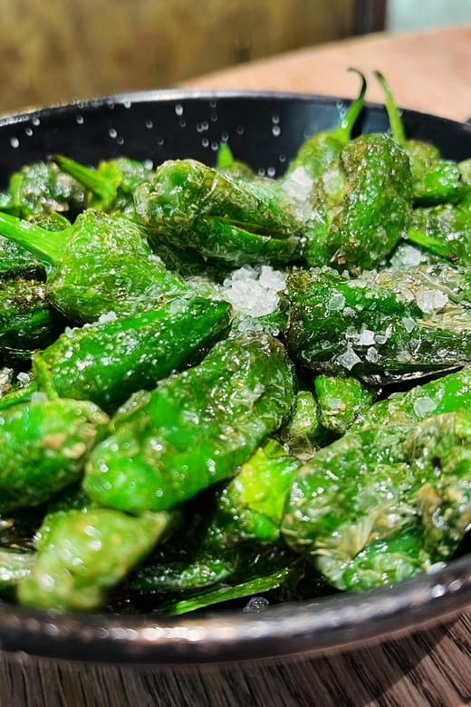 Barcelona´s Lunch or Dinner Tapas Tour: Food and Happiness - Authentic Flavors and Hidden Gems in Barcelona’s Old Town