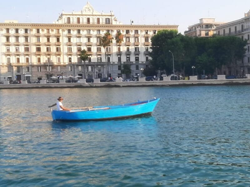 Bari: Fishing experience aboard an authentic fishing boat - Starting from Bari’s Porto Vecchio — a picturesque launch point