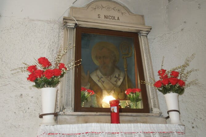 Bari Food and History Private Tour - Tiered Pricing - Exploring Bari through its alleys and stories