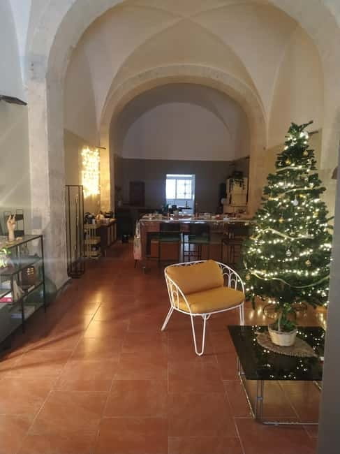 Bari: narrated extra virgin olive oil tasting with aperitif - Unique Pairings and Food