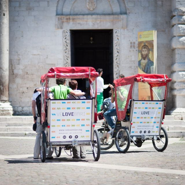 Bari: Old Town Guided Eco-Friendly Rickshaw Tour - Entering the Heart of Bari’s Old Town