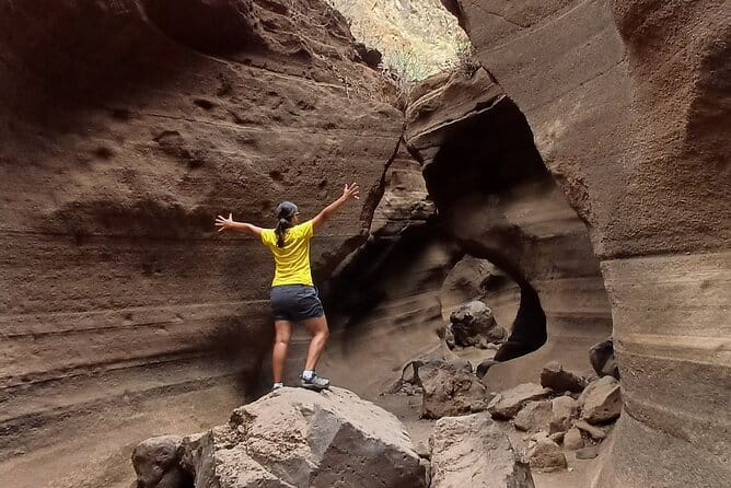 Barranco de las Vacas, caves & village by 2 native guides - Exploring Gran Canaria’s Natural Wonders with Sky Rebels