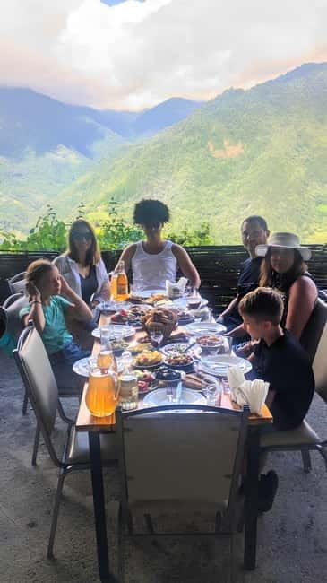 Batumi: Mountain Adjara Tour & Traditional Georgian Feast - The Georgian Feast and Cultural Show: A Feast for the Senses