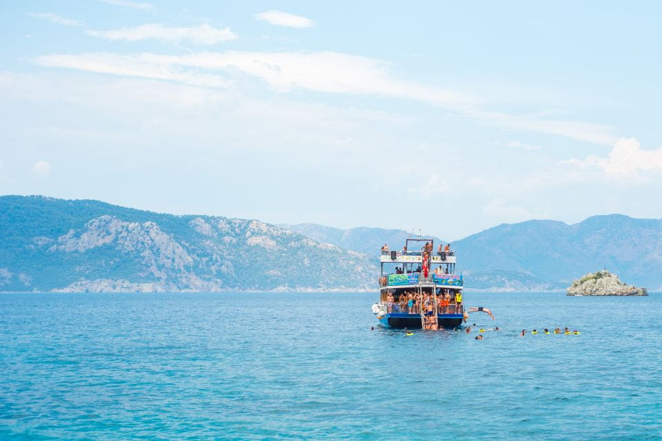 Bays and Islands Boat Trip W/Lunch and Unlimited Drinks - Overview of the Boat Trip