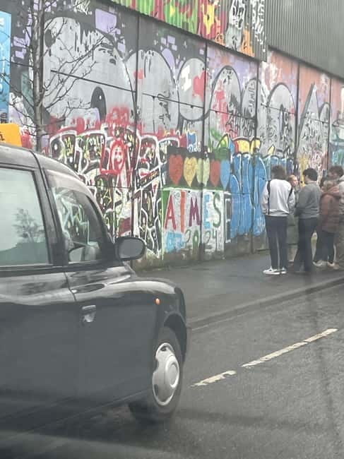 BELFAST BLACK TAXI TOUR - Why a Black Taxi Tour is Different from a Regular City Tour