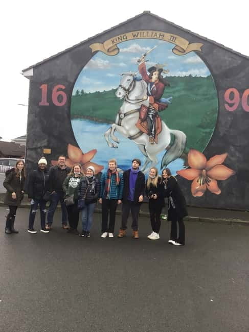 Belfast: Black Taxi Tour & Crumlin Road Jail Tour - Key Points / Takeaways