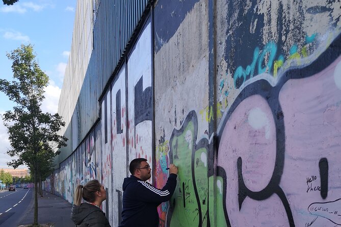 Belfast Black Taxi Tours - Visiting the Peace Wall