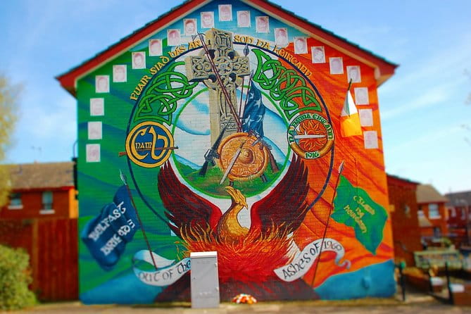 Belfast Express Taxi Tour Irish History Murals, Peacewalls 1 hour - What makes this experience stand out?