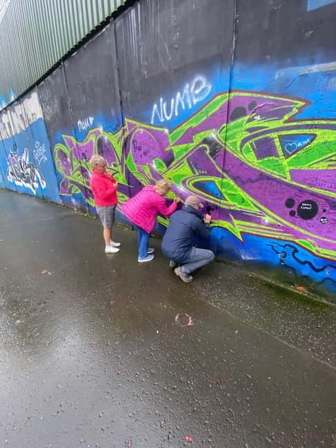 Belfast: Peacewall and Political History Black Taxi Cab Tour - FAQ