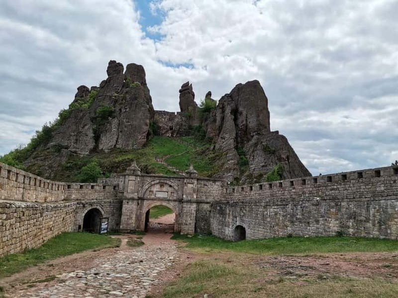 Belogradchik Rocks & Venetsa Cave Day Trip from Sofia - The Itinerary in Detail: What You’ll Experience