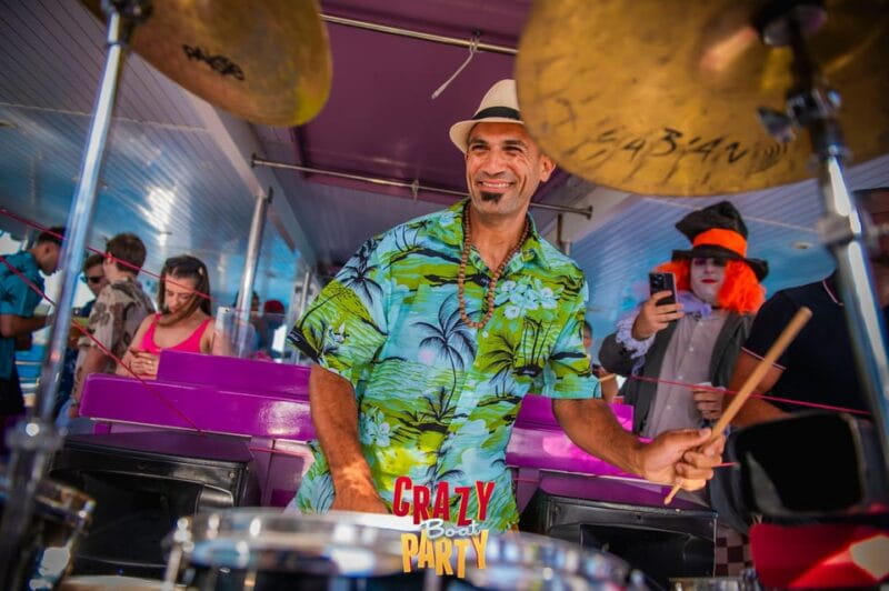 Benalmadena: Boat Party with a Drink - Drinks and Snacks: Affordable Refreshment