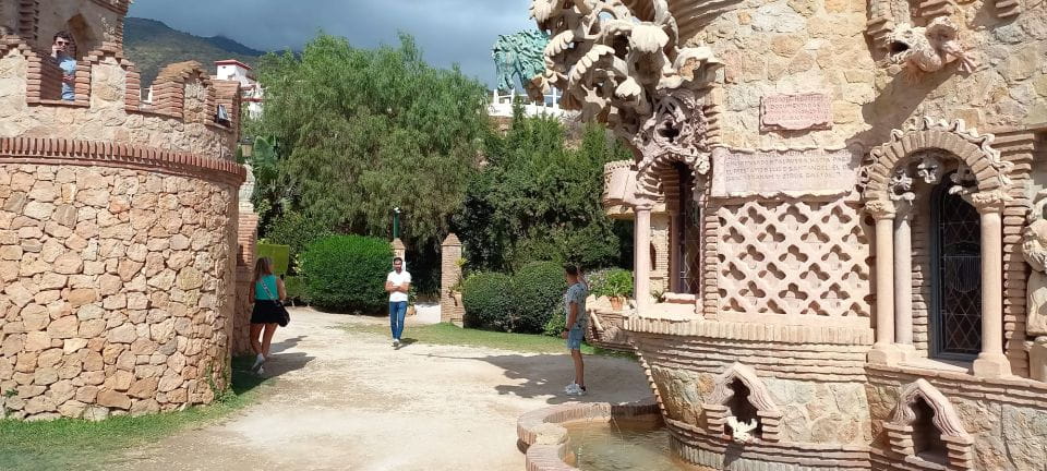 Benalmadena: Colomares Castle Tour With Entry Ticket - Key Points