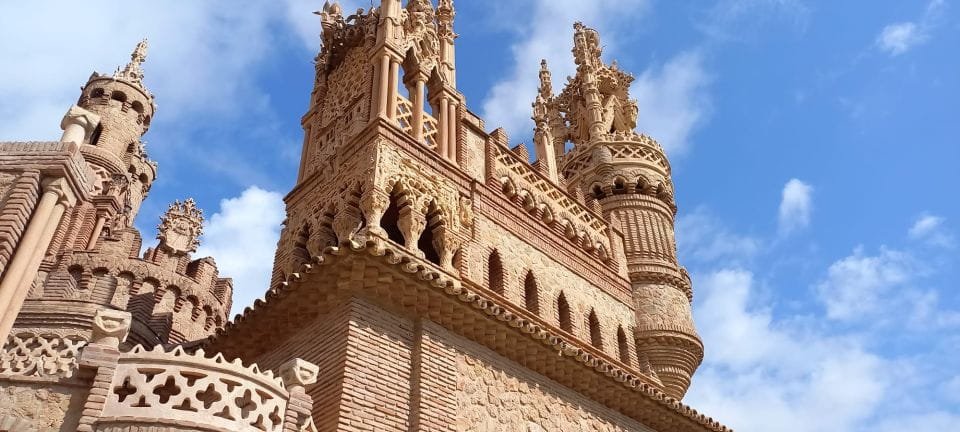 Benalmadena: Colomares Castle Tour With Entry Ticket - Guided Tour Details