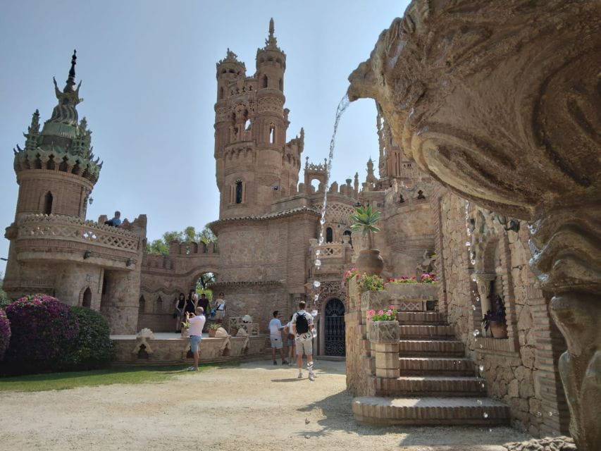Benalmadena: Colomares Castle Tour With Entry Ticket - Meeting Point and Accessibility