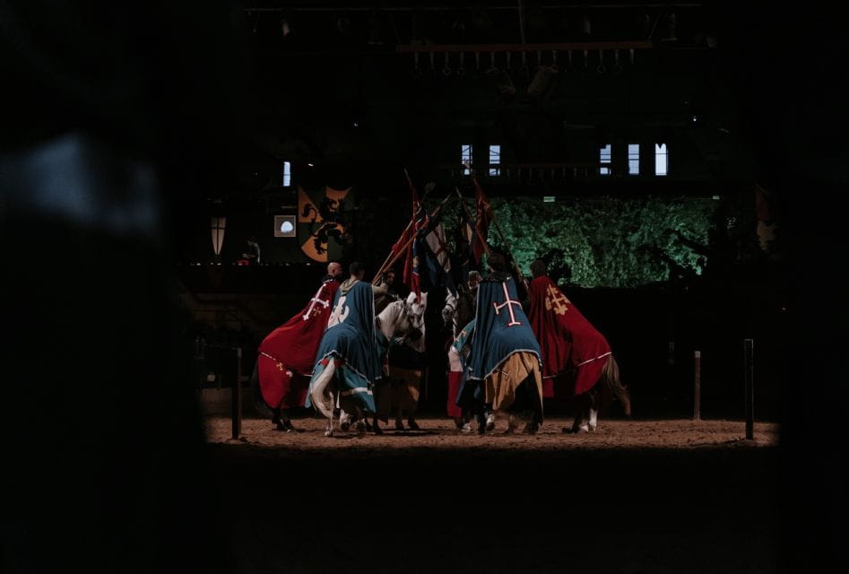 Benidorm: Dinner With Show at Magic Robin Hood - Things To Know