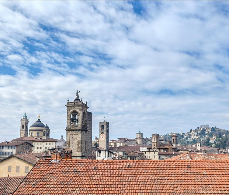 Bergamo: Upper Town Guided Tour with French-speaking Guide - Discovering Piazza Vecchia and Piazza Duomo