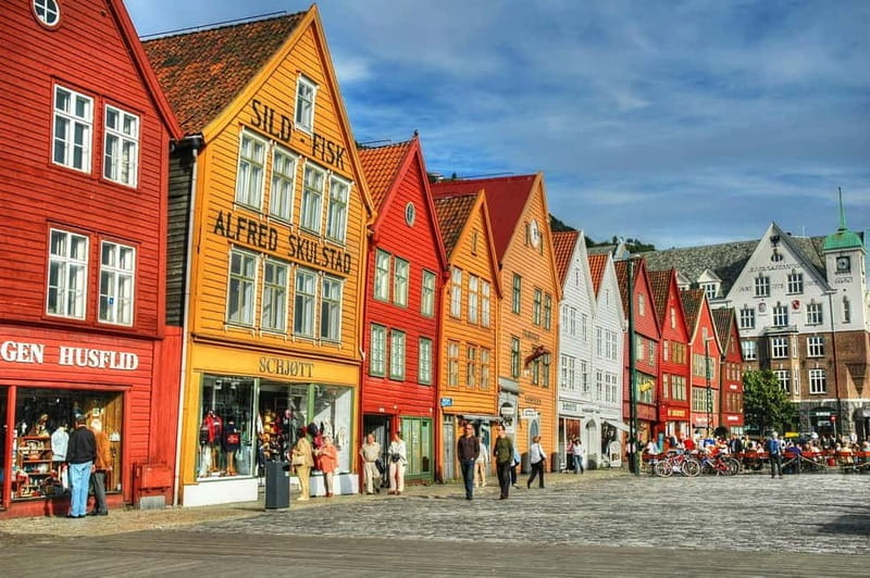 Bergen: Private Walking Tour With Local Guide - Navigating Torgallmenningen & Other Key Spots