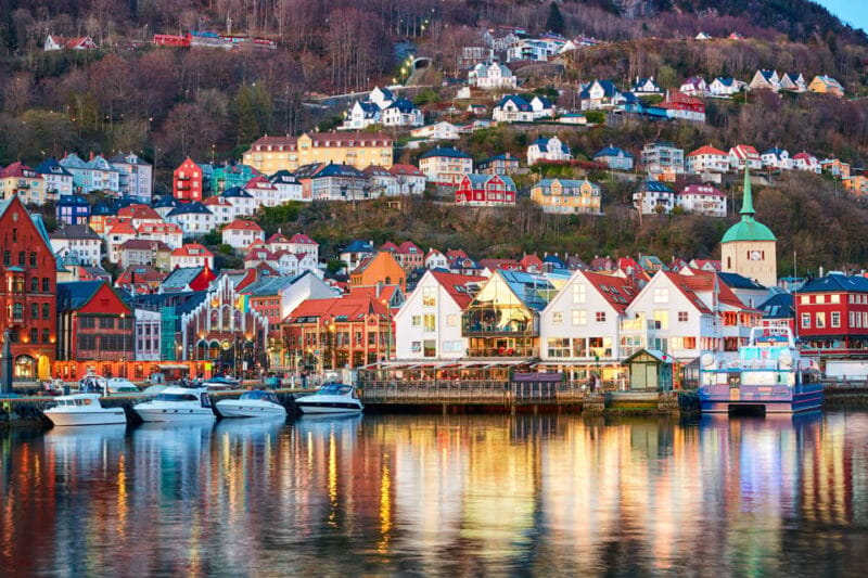 Bergen: Sightseeing Walking Tour with Ferry Ride - Key Points / Takeaways