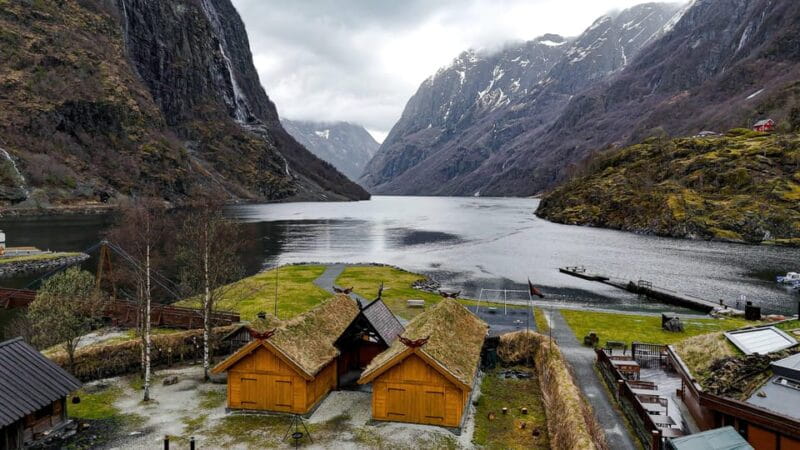 Bergen: Viking Village, Nærøyfjorden Cruise and Flåm Railway - Riding the Flåm Railway: A Spectacular Ascent