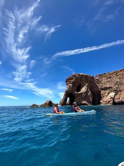 Berlenga Island: Kayak Tour and Glass-bottom Boat Trip - Exploring Caves and Coastlines by Glass-Bottom Boat