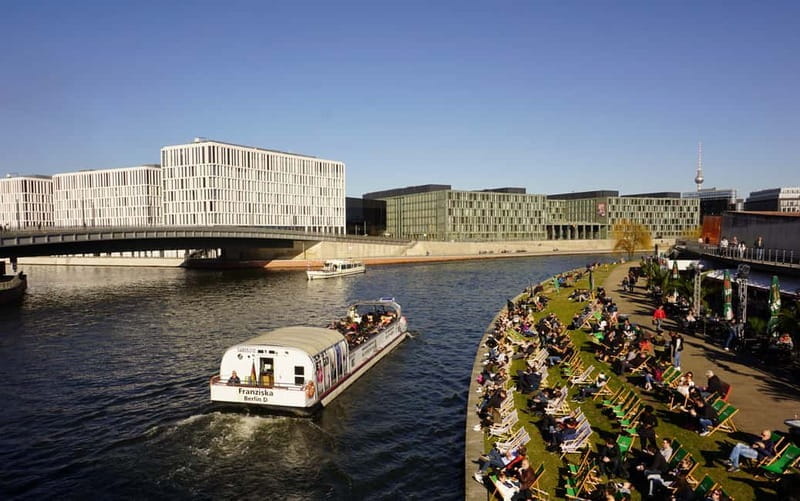 Berlin: 1-Hour Boat Tour with Bilingual Live Guide - Key points / Takeaways