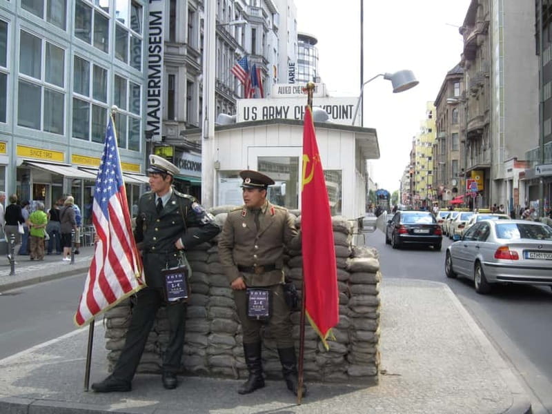 Berlin: 3-hour Driving Highlights Tour - Key points / Takeaways