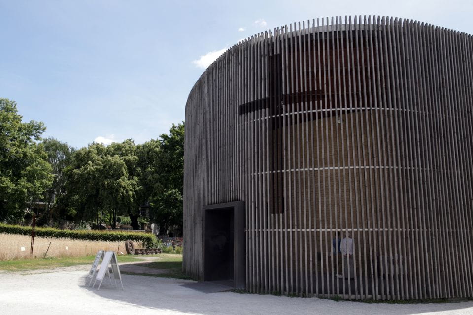 Berlin: Berlin Wall and the Cold War Walking Tour - Disappearing East Berlin