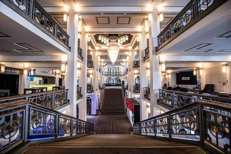 Berlin: BLINDED by DELIGHT Grand Show Friedrichstadt-Palast - FAQs About BLINDED by DELIGHT at Friedrichstadt-Palast