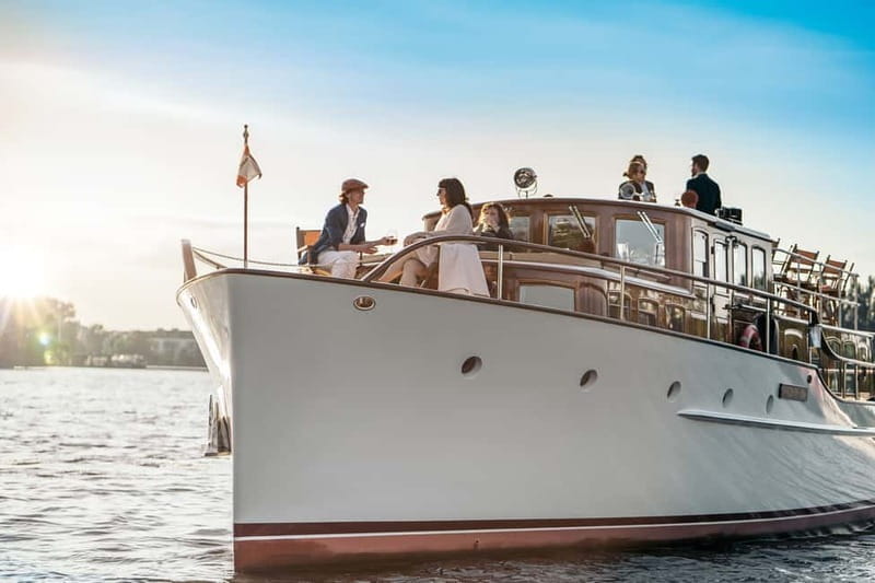 Berlin: Boat Sightseeing Tour on Electric Motor Yacht - Starting Point and Accessibility