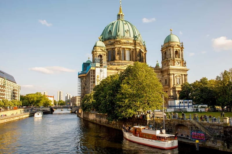 Berlin: Boat Sightseeing Tour on Electric Motor Yacht - What You’ll See and Hear
