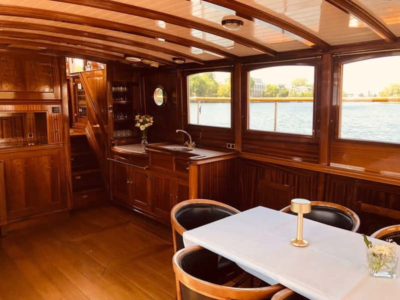 Berlin: Boat Sightseeing Tour on Electric Motor Yacht - Duration and Schedule: What to Expect