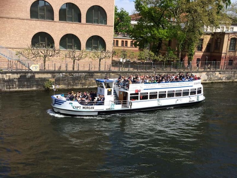 Berlin: City Boat Tour with Live Commentary - Key points / Takeaways